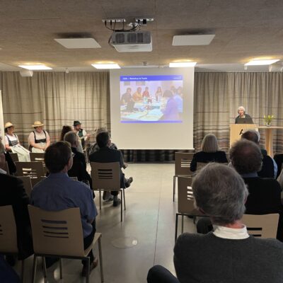 Feier zum Jubiläum "Stadt Sonthofen - 20 Jahre Alpenstadt des Jahres" am 12.04.2025 im Alpenstadtmuseum mit über 50 Gästen; Musikgruppe: Jodlergruppe "G''schenkde Stünda"; Redner: 2. Bürgermeisterin Ingrid Fischer, Gerhard Leeb (Initiator des Vereines), Magdalena Holzer (Geschäftsführerin des Vereines) und Kaspar Schuler (CIPRA).